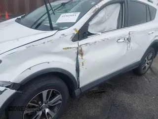 2018 Toyota RAV4 XLE with VIN 2T3WFREV0JW452030, listed as a IAAI auction lot 41915411 with 1 mi miles. Bid and sale history available at carsss.com. Image 18.
