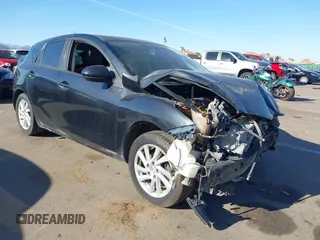 2012 Mazda 3 i Touring z VIN JM1BL1L87C1593877, wystawiony jako IAAI lot #41839090 z przebiegiem 175 624 mil mil oraz . Historia ofert i sprzedaży dostępna na DreamBid. Obrazek 1.