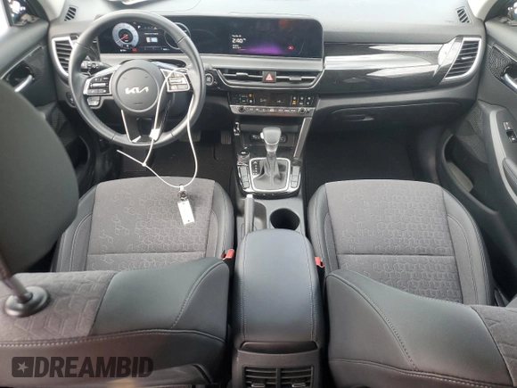 2024 Kia Seltos S z VIN KNDEU2AA2R7526583, wystawiony jako Copart lot #53225785 z przebiegiem 10 804 mil mil oraz Szkoda całkowita • Salvage title. Historia ofert i sprzedaży dostępna na DreamBid. Obrazek 8.