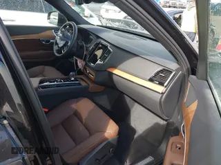 2024 Volvo XC90 Plus Bright Theme with VIN YV4062PE2R1218604, listed as a IAAI auction lot 41535490 with 698 mi miles. Bid and sale history available at carsss.com. Image 5.
