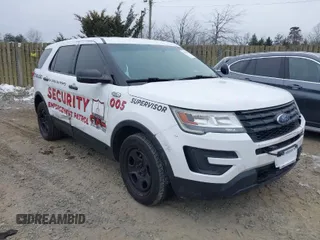 2016 Ford Utility Police Interceptor with VIN 1FM5K8AR5GGD16292, listed as a IAAI auction lot 41384416 with 125,016 mi miles. Bid and sale history available at carsss.com. Image 1.