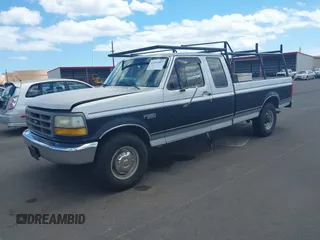 1993 Ford F-250 с VIN 1FTHX25G4PKA01246, выставлен на аукционе IAAI как лот 42497407 с пробегом 296 039 миль миль и . История ставок и продаж доступна на DreamBid. Изображение 2.