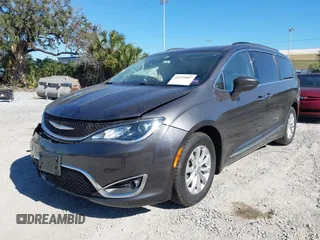 2017 Chrysler Pacifica Touring L z VIN 2C4RC1BG2HR741427, wystawiony jako IAAI lot #41299887 z przebiegiem 69 219 mil mil oraz . Historia ofert i sprzedaży dostępna na DreamBid. Obrazek 22.