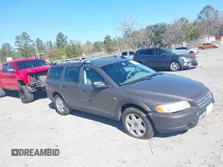 2006 Volvo XC70 with VIN YV4SZ592561208469, listed as a IAAI auction lot 41489476 with 245,782 mi miles. Bid and sale history available at carsss.com. Image 1.