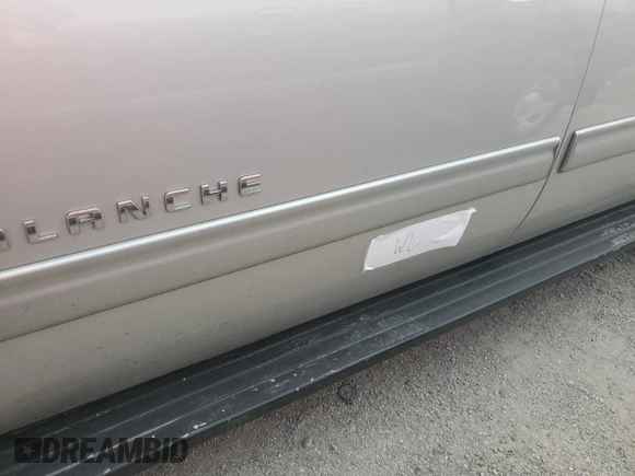 2011 Chevrolet Avalanche LT with VIN 3GNTKFE39BG212639, listed as a Copart auction lot 76450714 with 0 mi miles and Salvage Title. Bid and sale history available at carsss.com. Image 12.
