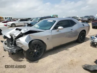 2015 Dodge Challenger R/T Scat Pack z VIN 2C3CDZFJ9FH883255, wystawiony jako Copart lot #54376175 z przebiegiem 103 272 mil mil oraz Szkoda całkowita • Salvage title. Historia ofert i sprzedaży dostępna na DreamBid. Obrazek 1.