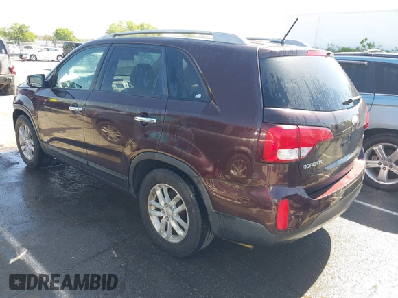 2015 Kia Sorento LX with VIN 5XYKTCA6XFG592482, listed as a IAAI auction lot 41995626 with 154,865 mi miles. Bid and sale history available at carsss.com. Image 3.