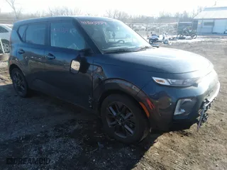 2021 Kia Soul EX with VIN KNDJ33AU1M7789500, listed as a IAAI auction lot 41303354 with 39,463 mi miles. Bid and sale history available at carsss.com. Image 1.