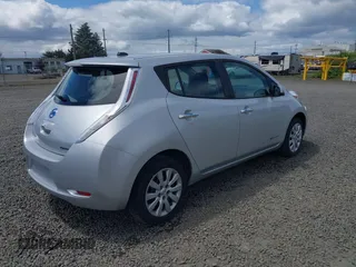2017 Nissan LEAF SV z VIN 1N4BZ0CP4HC301703, wystawiony jako IAAI lot #42195180 z przebiegiem 42 366 mil mil oraz . Historia ofert i sprzedaży dostępna na DreamBid. Obrazek 4.