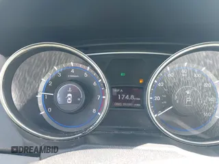 2013 Hyundai Sonata GLS z VIN 5NPEB4AC0DH532292, wystawiony jako IAAI lot #42465873 z przebiegiem Nie podano mil oraz . Historia ofert i sprzedaży dostępna na DreamBid. Obrazek 7.
