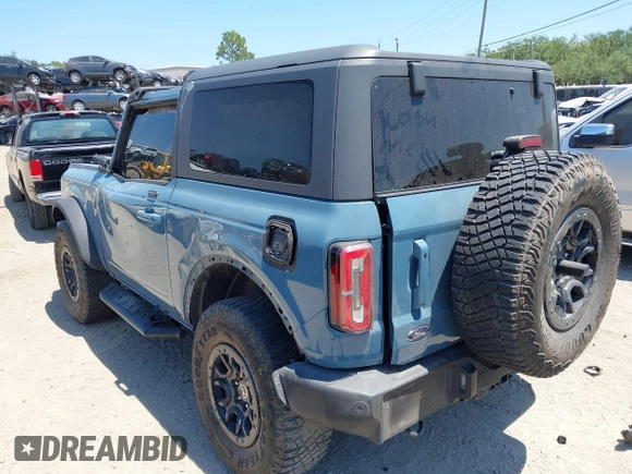 2021 Ford Bronco z VIN 1FMDE5CP5MLA98340, wystawiony jako IAAI lot #42064998 z przebiegiem 38 569 mil mil oraz . Historia ofert i sprzedaży dostępna na DreamBid. Obrazek 3.