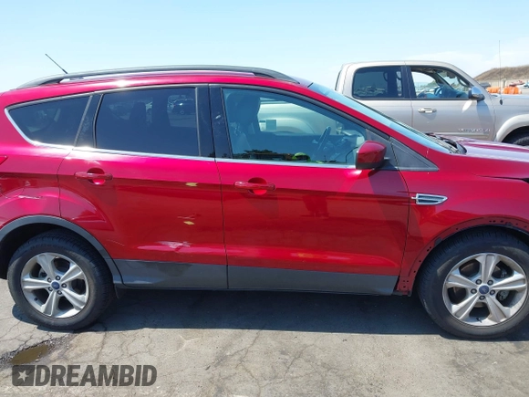 2016 Ford Escape SE z VIN 1FMCU0GX5GUB39043, wystawiony jako IAAI lot #42464213 z przebiegiem 92 478 mil mil oraz . Historia ofert i sprzedaży dostępna na DreamBid. Obrazek 14.