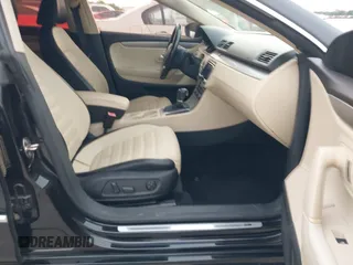 2012 Volkswagen CC Sport z VIN WVWMN7AN3CE543162, wystawiony jako IAAI lot #42420763 z przebiegiem 180 689 mil mil oraz . Historia ofert i sprzedaży dostępna na DreamBid. Obrazek 5.