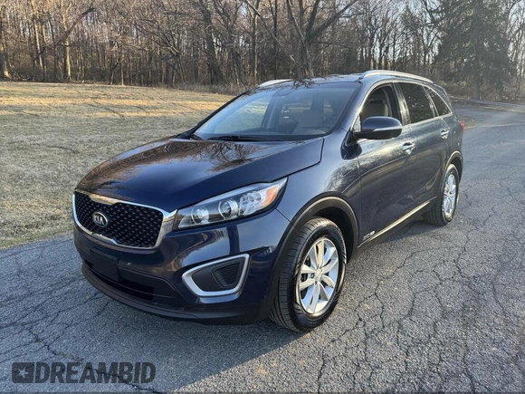 2016 Kia Sorento LX with VIN 5XYPGDA5XGG142632, listed as a IAAI auction lot 42143508 with 146,966 mi miles. Bid and sale history available at carsss.com. Image 2.