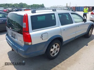 2004 Volvo V70 XC Cross Country with VIN YV1SZ59H441124920, listed as a IAAI auction lot 42456773 with 223,980 mi miles and . Bid and sale history available at DreamBid. Image 4.
