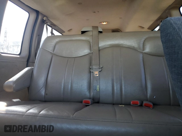 2008 Chevrolet Express Passenger z VIN 1GAGG25KX81133217, wystawiony jako Copart lot #73503214 z przebiegiem 323 605 mil mil oraz Czysty tytuł • Clean title. Historia ofert i sprzedaży dostępna na DreamBid. Obrazek 10.