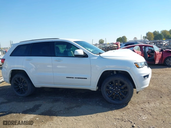 2018 Jeep Grand Cherokee Laredo E with VIN 1C4RJFAGXJC435658, listed as a IAAI auction lot 40659459 with 97,827 mi miles. Bid and sale history available at carsss.com. Image 13.