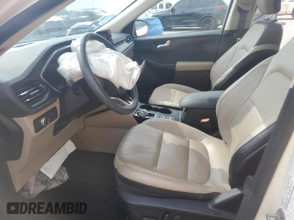2020 Ford Escape Titanium z VIN 1FMCU9J9XLUB57675, wystawiony jako Copart lot #57777795 z przebiegiem Nie podano mil oraz Szkoda całkowita • Salvage title. Historia ofert i sprzedaży dostępna na DreamBid. Obrazek 7.