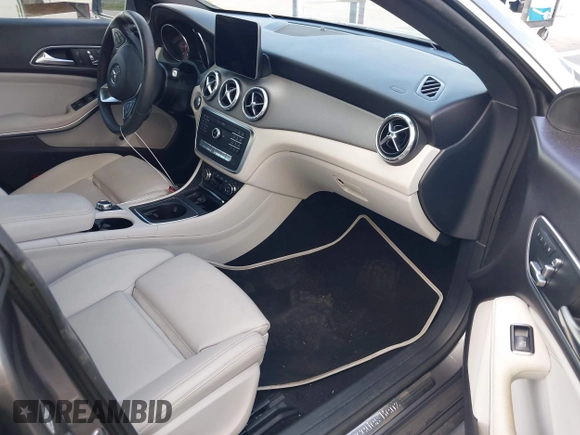 2019 Mercedes-Benz CLA 250 z VIN WDDSJ4EB0KN720613, wystawiony jako IAAI lot #42508467 z przebiegiem 26 941 mil mil oraz . Historia ofert i sprzedaży dostępna na DreamBid. Obrazek 5.