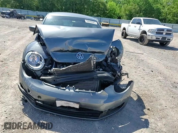 2014 Volkswagen Beetle Entry z VIN 3VWF17AT0EM658329, wystawiony jako Copart lot #55049025 z przebiegiem Nie podano mil oraz Szkoda całkowita • Salvage title. Historia ofert i sprzedaży dostępna na DreamBid. Obrazek 13.
