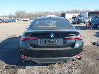 2024 BMW i4 eDrive40 z VIN WBY73AW02RFT29049, wystawiony jako IAAI lot #41636126 z przebiegiem 6670 mil mil oraz . Historia ofert i sprzedaży dostępna na DreamBid. Obrazek 15.