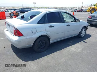 2007 Ford Focus S z VIN 1FAHP34NX7W163158, wystawiony jako IAAI lot #42586421 z przebiegiem 123 131 mil mil oraz . Historia ofert i sprzedaży dostępna na DreamBid. Obrazek 4.