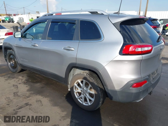 2017 Jeep Cherokee Latitude z VIN 1C4PJLCS8HW643912, wystawiony jako IAAI lot #41428918 z przebiegiem 84 726 mil mil oraz . Historia ofert i sprzedaży dostępna na DreamBid. Obrazek 3.