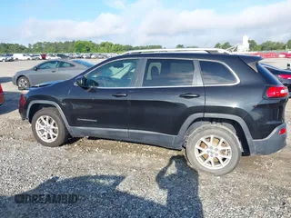 2016 Jeep Cherokee Latitude with VIN 1C4PJLCS7GW206935, listed as a IAAI auction lot 42430585 with 201,629 mi miles and . Bid and sale history available at DreamBid. Image 15.