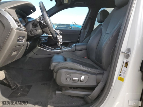 2020 BMW X5 sDrive40i with VIN 5UXCR4C05LLT18624, listed as a Copart auction lot 48844005 with 121,292 mi miles and Clean Title. Bid and sale history available at carsss.com. Image 7.