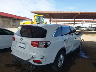 2019 Kia Sorento S with VIN 5XYPG4A55KG558127, listed as a IAAI auction lot 41906728 with 67,248 mi miles and . Bid and sale history available at carsss.com. Image 4.