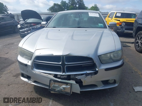 2011 Dodge Charger SE z VIN 2B3CL3CG2BH613364, wystawiony jako IAAI lot #42257275 z przebiegiem 137 321 mil mil oraz . Historia ofert i sprzedaży dostępna na DreamBid. Obrazek 12.