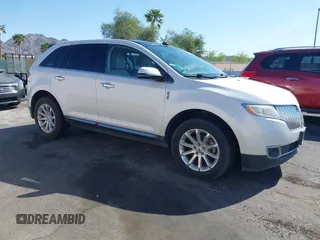 2013 Lincoln MKX with VIN 2LMDJ6JK4DBL09038, listed as a IAAI auction lot 42035674 with 196,693 mi miles. Bid and sale history available at carsss.com. Image 13.