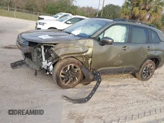 2025 Subaru Forester Limited z VIN JF2SLDRC1SH484884, wystawiony jako IAAI lot #41590511 z przebiegiem 4 933 mil mil oraz . Historia ofert i sprzedaży dostępna na DreamBid. Obrazek 6.