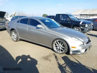2006 Mercedes-Benz CLS-Class with VIN WDDDJ75XX6A061975, listed as a IAAI auction lot 41263274 with 183,653 mi miles. Bid and sale history available at carsss.com. Image 1.