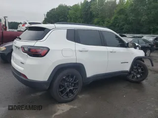 2022 Jeep Compass Latitude Lux z VIN 3C4NJDFB3NT127175, wystawiony jako Copart lot #60349925 z przebiegiem 58 465 mil mil oraz Szkoda całkowita • Salvage title. Historia ofert i sprzedaży dostępna na DreamBid. Obrazek 3.