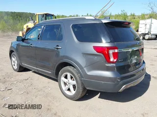 2017 Ford Explorer XLT z VIN 1FM5K8D85HGC79264, wystawiony jako IAAI lot #42007539 z przebiegiem 221 897 mil mil oraz . Historia ofert i sprzedaży dostępna na DreamBid. Obrazek 3.