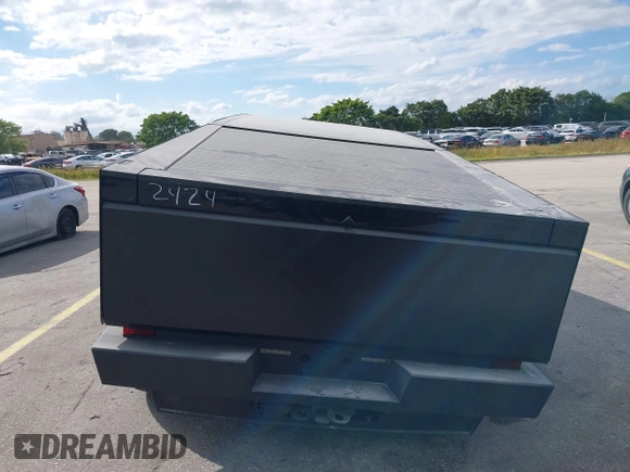 2024 Tesla Cybertruck z VIN 7G2CEHED5RA042424, wystawiony jako IAAI lot #41242343 z przebiegiem 1 222 mil mil oraz . Historia ofert i sprzedaży dostępna na DreamBid. Obrazek 17.