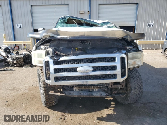 2005 Ford F-250 XL with VIN 1FTSW21PX5EC39063, listed as a Copart auction lot 61013905 with 270,695 mi miles and Salvage title. Bid and sale history available at DreamBid. Image 5.