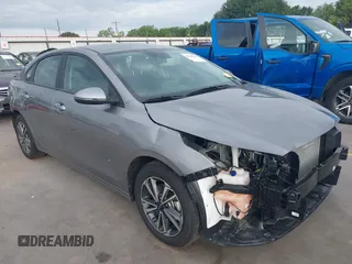 2024 Kia Forte LXS z VIN 3KPF24AD6RE836512, wystawiony jako IAAI lot #42166367 z przebiegiem 3 352 mil mil oraz . Historia ofert i sprzedaży dostępna na DreamBid. Obrazek 1.