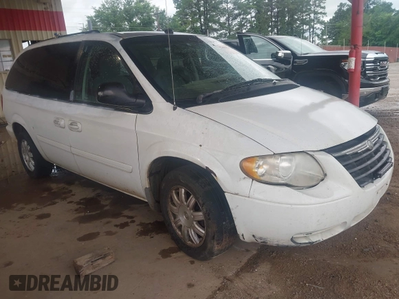 2005 Chrysler Town & Country LX z VIN 2C4GP44RX5R553178, wystawiony jako IAAI lot #42490536 z przebiegiem 206 645 mil mil oraz . Historia ofert i sprzedaży dostępna na DreamBid. Obrazek 1.