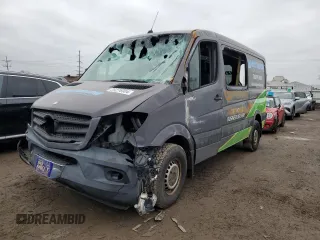 2015 Mercedes-Benz Sprinter Crew with VIN WD4PE7DC2F5964050, listed as a Copart auction lot 39276904 with 182,815 mi miles. Bid and sale history available at carsss.com. Image 1.