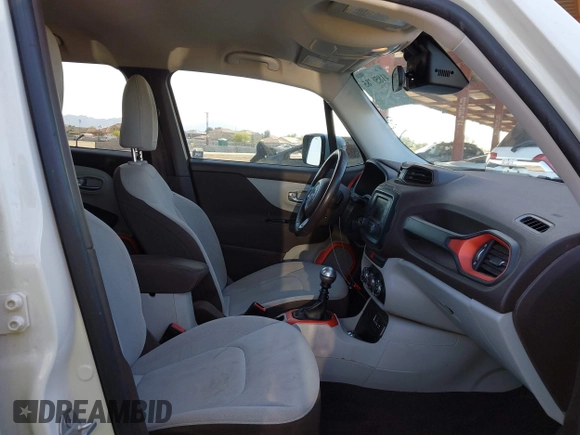 2015 Jeep Renegade Latitude with VIN ZACCJABH3FPC16382, listed as a IAAI auction lot 41858285 with 163,408 mi miles. Bid and sale history available at carsss.com. Image 5.