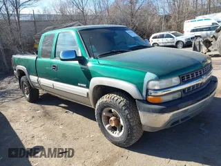 2000 Chevrolet Silverado 2500 LT with VIN 1GCGK29U9YE375586, listed as a IAAI auction lot 41871108 with 233,960 mi miles. Bid and sale history available at carsss.com. Image 1.