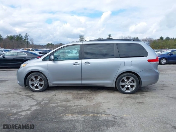 2011 Toyota Sienna LE AAS with VIN 5TDKK3DC4BS065104, listed as a IAAI auction lot 41886753 with 193,352 mi miles. Bid and sale history available at carsss.com. Image 13.