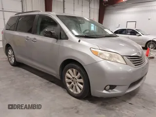 2011 Toyota Sienna XLE z VIN 5TDDK3DC4BS003792, wystawiony jako IAAI lot #41762481 z przebiegiem 201 051 mil mil oraz . Historia ofert i sprzedaży dostępna na DreamBid. Obrazek 1.