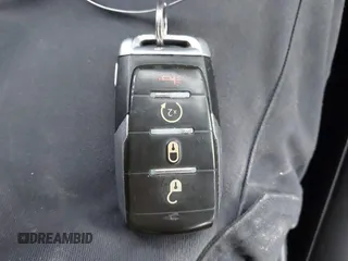 2019 Ram 1500 Rebel z VIN 1C6SRFLT6KN599362, wystawiony jako IAAI lot #41560018 z przebiegiem Nie podano mil oraz . Historia ofert i sprzedaży dostępna na DreamBid. Obrazek 11.