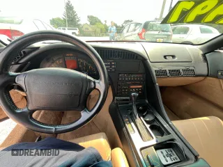 1993 Chevrolet Corvette z VIN 1G1YY23PXP5104890, wystawiony jako Copart lot #82262124 z przebiegiem 82 698 mil mil oraz Czysty tytuł • Clean title. Historia ofert i sprzedaży dostępna na DreamBid. Obrazek 9.
