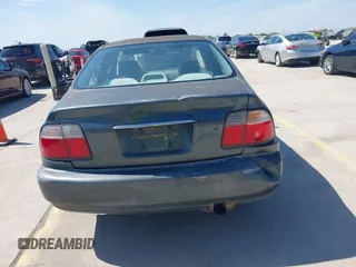 1996 Honda Accord LX with VIN 1HGCD5633TA286104, listed as a IAAI auction lot 42004112 with 186,586 mi miles and . Bid and sale history available at carsss.com. Image 16.