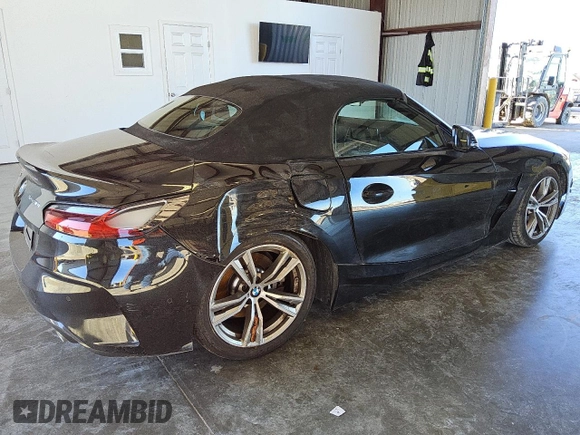 2025 BMW Z4 sDrive30i z VIN WBAHF3C01SWY40624, wystawiony jako Copart lot #85969224 z przebiegiem Nie podano mil oraz Czysty tytuł • Clean title. Historia ofert i sprzedaży dostępna na DreamBid. Obrazek 3.