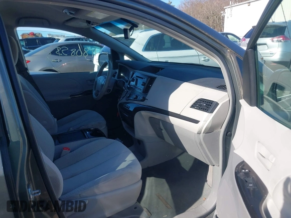 2011 Toyota Sienna LE AAS with VIN 5TDKK3DC0BS052186, listed as a IAAI auction lot 41808553 with 131,321 mi miles. Bid and sale history available at carsss.com. Image 5.